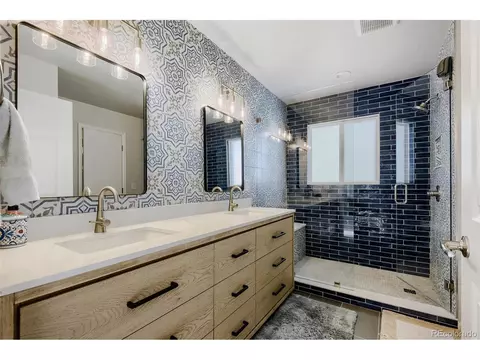 Bath - 1435 E Irish Ln, Littleton, CO 80122 photo 3 of 6