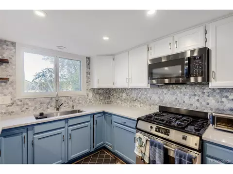Kitchen - 1435 E Irish Ln, Littleton, CO 80122 photo 2 of 3