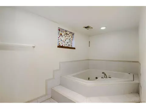 Bath - 1435 E Irish Ln, Littleton, CO 80122 photo 5 of 6
