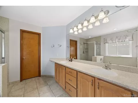 Bath - 19062 E Chenango Cir, Aurora, CO 80015 photo 2 of 3