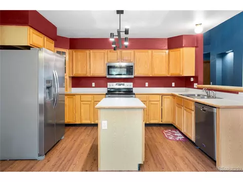 Kitchen - 19062 E Chenango Cir, Aurora, CO 80015 photo 2 of 3