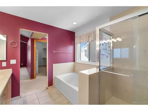 Bath - 19062 E Chenango Cir, Aurora, CO 80015 photo 2 of 6