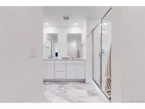 Bath - 545 Bennett Ave, Bennett, CO 80102 photo 6 of 7