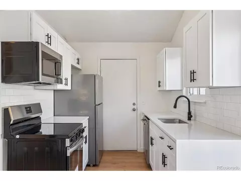 Kitchen - 17406 E Temple Dr, Aurora, CO 80015 photo 3 of 4