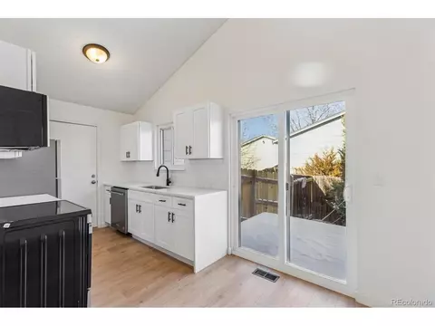 Kitchen - 17406 E Temple Dr, Aurora, CO 80015 photo 2 of 4
