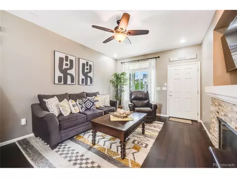 5569 Killarney St, Denver, CO 80239 photo 3