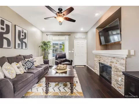 5569 Killarney St, Denver, CO 80239 photo 4