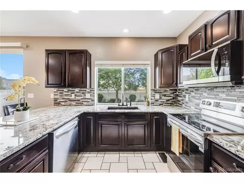 5569 Killarney St, Denver, CO 80239 photo 10