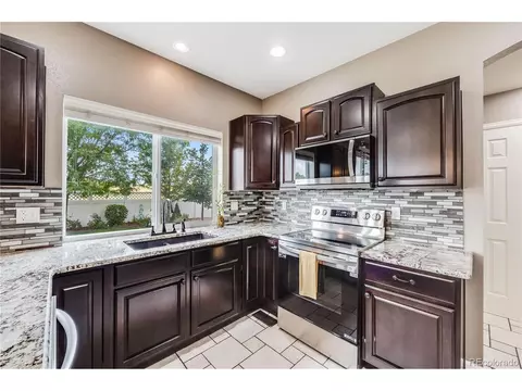 5569 Killarney St, Denver, CO 80239 photo 11