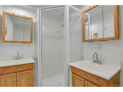 Bath - 18937 E Kent Cir, Aurora, CO 80013 photo 2 of 4
