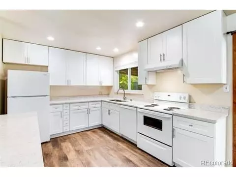 Kitchen - 355 32nd St, Boulder, CO 80305 photo 1 of 2