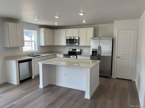 21996 E 39th Pl, Aurora, CO 80019 photo 3
