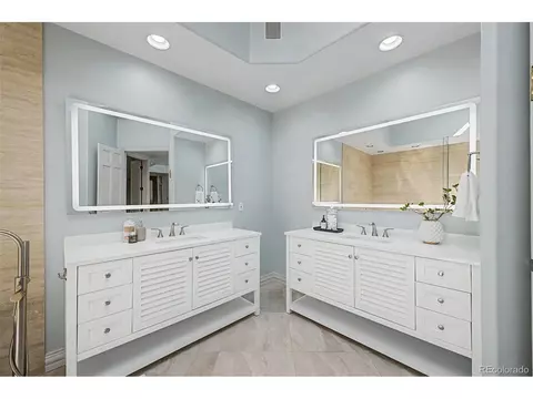 Bath - 5238 E Nichols Dr, Centennial, CO 80122 photo 3 of 11
