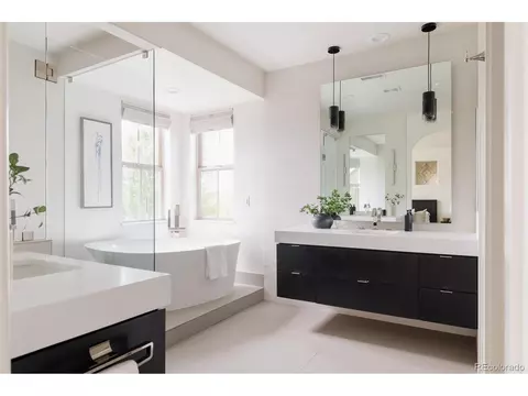 Bath - 9897 E 31st Ave, Denver, CO 80238 photo 2 of 7