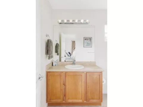Bath - 22110 E Jamison Pl, Aurora, CO 80016 photo 5 of 7