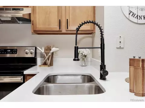 819 Summer Dr, Highlands Ranch, CO 80126
