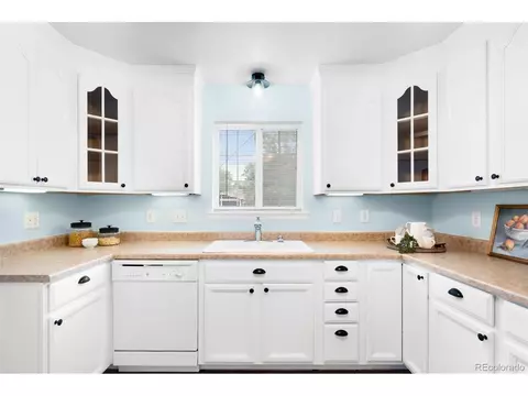 Kitchen - 6984 S Spruce Dr, Centennial, CO 80112 photo 2 of 2