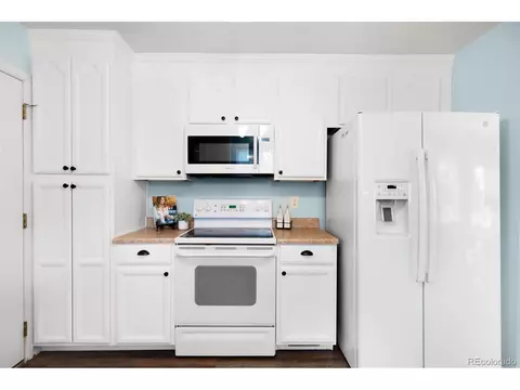 Kitchen - 6984 S Spruce Dr, Centennial, CO 80112 photo 1 of 2