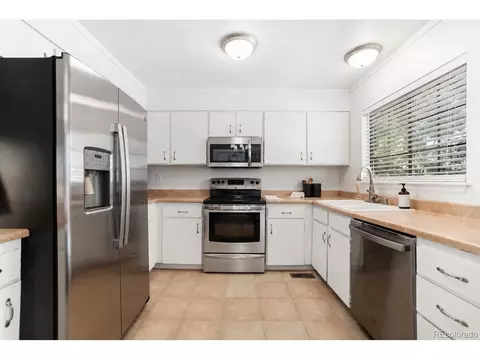 Kitchen - 16151 E Oxford Dr, Aurora, CO 80013 photo 3 of 3