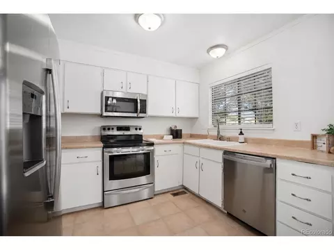 Kitchen - 16151 E Oxford Dr, Aurora, CO 80013 photo 2 of 3