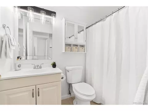 Bath - 16151 E Oxford Dr, Aurora, CO 80013 photo 1 of 3