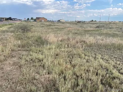 1186 E Desert Cove Dr, Pueblo, CO 81007