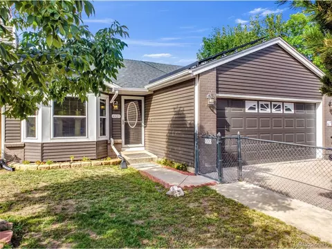 4523 Deephaven Ct, Denver, CO 80239 photo 3