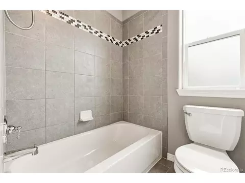 Bath - 2063 Tabor St, Berthoud, CO 80513 photo 3 of 4