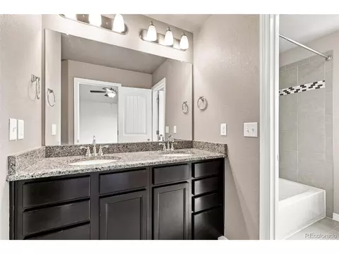 Bath - 2063 Tabor St, Berthoud, CO 80513 photo 2 of 4