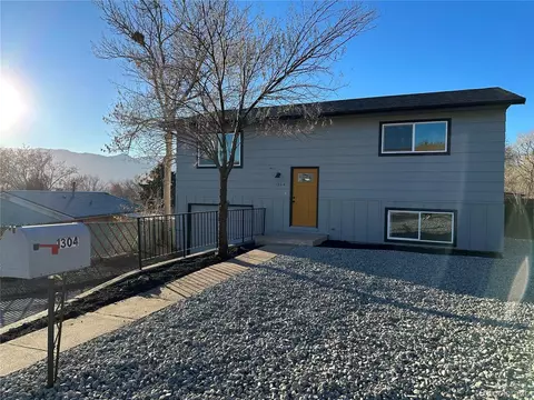 1304 Cumberland St, Colorado Springs, CO 80907