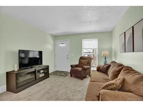 19146 E 22nd Dr, Aurora, CO 80011 photo 4