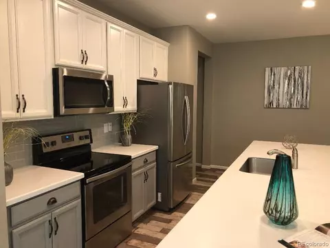 10639 E 25th Dr, Aurora, CO 80010 photo 3