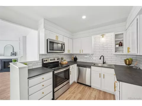 3312 S Ammons St #202, Lakewood, CO 80227