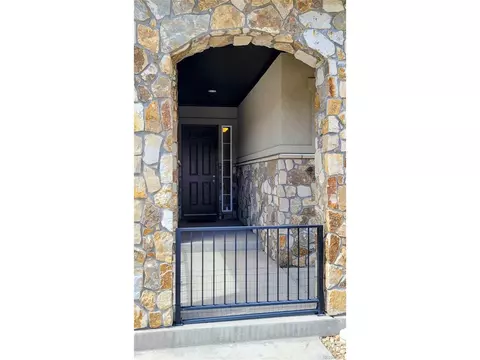 2010 Vineyard Dr, Windsor, CO 80550 photo 2