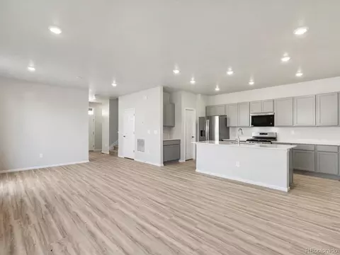 22410 E 8th Ave, Aurora, CO 80018 photo 6