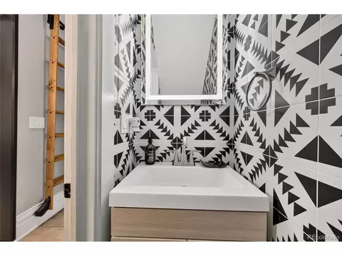 Bath - 1843 Walnut St #B, Boulder, CO 80302 photo 1 of 2