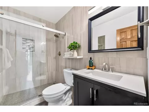 Bath - 1843 Walnut St #B, Boulder, CO 80302 photo 2 of 2