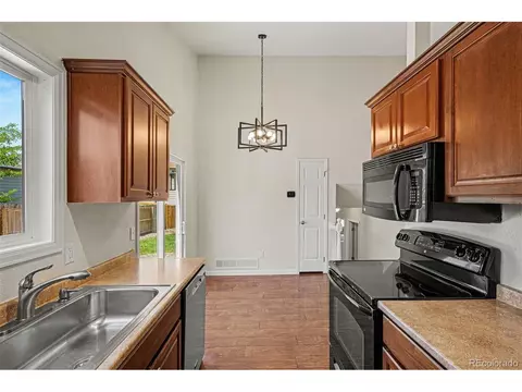 Kitchen - 17449 E Union Dr, Aurora, CO 80015 photo 3 of 4