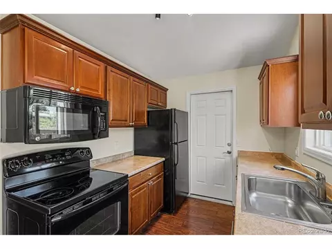 Kitchen - 17449 E Union Dr, Aurora, CO 80015 photo 2 of 4