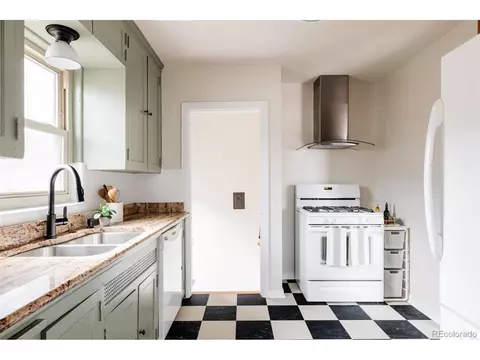 3010 Cherry St, Denver, CO 80207 photo 13