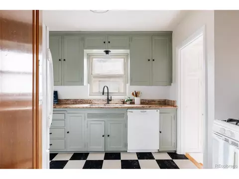 3010 Cherry St, Denver, CO 80207 photo 11