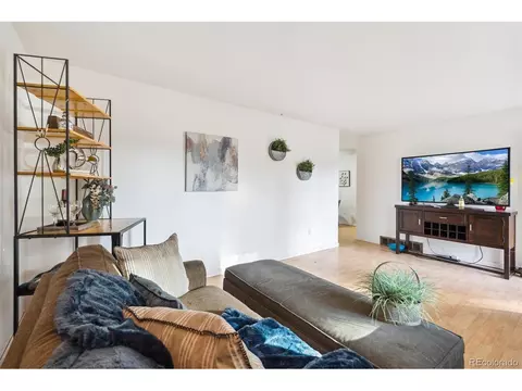 430 Titan Ct, Aurora, CO 80011