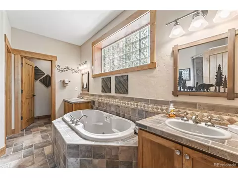 Bath - 1730 Red Hawk Rd, Silverthorne, CO 80498 photo 4 of 9