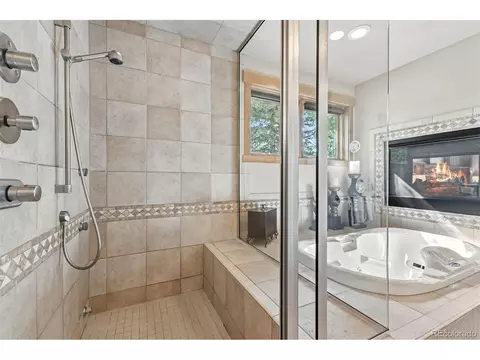 Bath - 1730 Red Hawk Rd, Silverthorne, CO 80498 photo 3 of 9