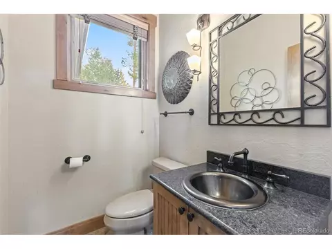 Bath - 1730 Red Hawk Rd, Silverthorne, CO 80498 photo 6 of 9