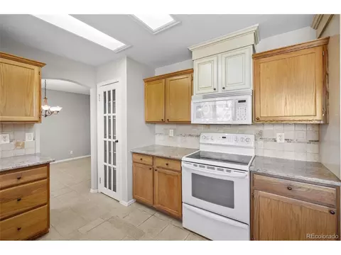 Kitchen - 19418 E Crestridge Cir, Centennial, CO 80015 photo 4 of 5