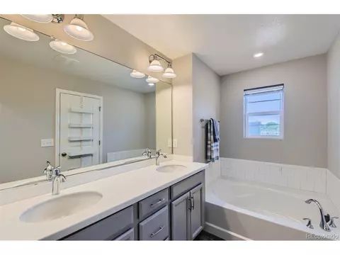 10889 E 25th Dr, Aurora, CO 80010 photo 17