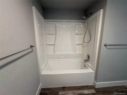 Bath - 209 E Highline Cir #209-202, Centennial, CO 80122 photo 3 of 5