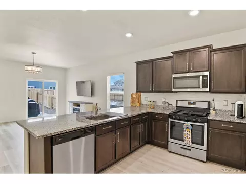 309 Spruce St, Bennett, CO 80102 photo 6