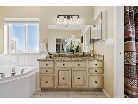 Bath - 43251 E Iliff Trl, Bennett, CO 80102 photo 2 of 5